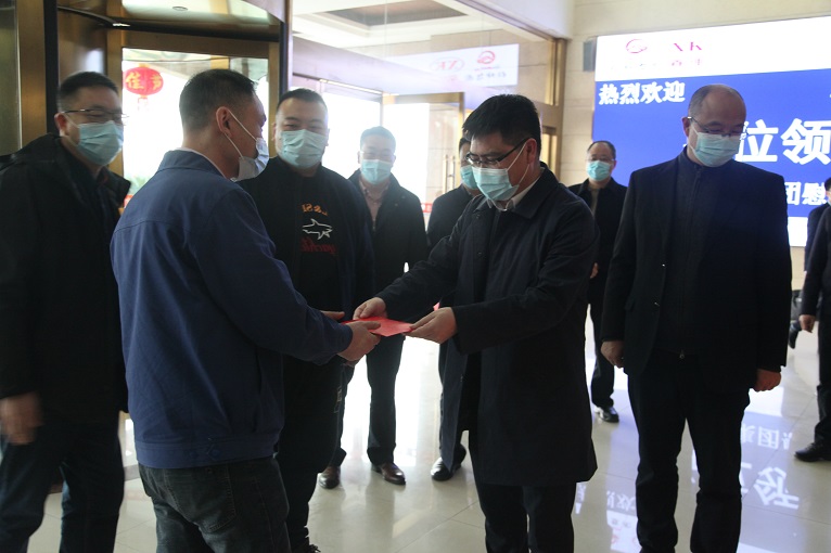 绵竹市市长耿垣合一行莅临仟坤集团 开展2021年春节送温暖活动